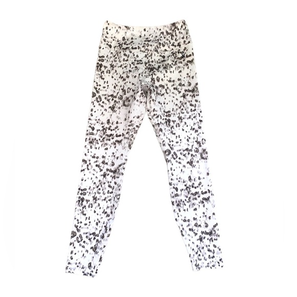 Good American Shining Leopard Leggings in Grey/Black/White. Size 1 (Small). - Picture 4 of 7